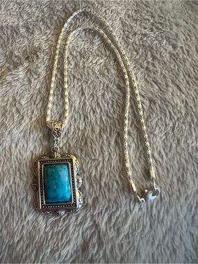 Turquoise Faux Silver Tone Costume Necklace, new without tags